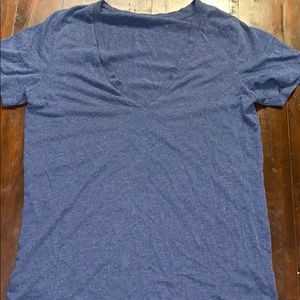 Aritzia/ TNA  v neck t-shirt